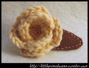 Crocheted small rose - peach