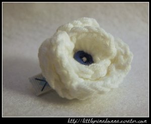 Crocheted small rose - white