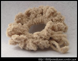 Crocheted scrunchie - champagne