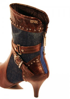 Short boot from designer shoe brand Hoyvoy