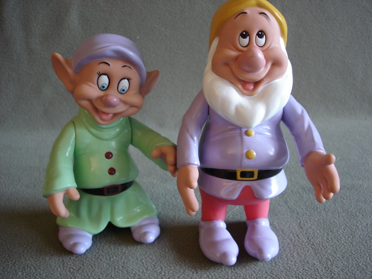 T13 Disney Posable Dopey And Sneezy Snow White And The Seven Dwarfs 