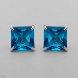 Dazzling Brand New Stud Earrings With Simulated gems Made of 925 Sterling silver