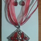 fashion jewlery necklace and earrings