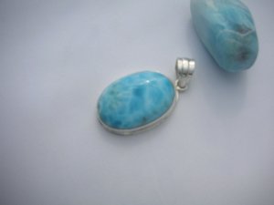 Oval larimar pendant white and blue in sterling silver 925