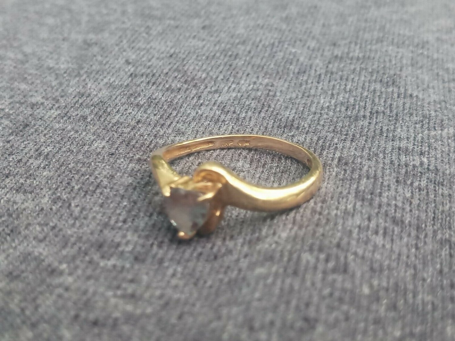 10K Yellow Gold Aquamarine Heart Prong Set Ring Size 6 1/2 6.5 1.62 Grams