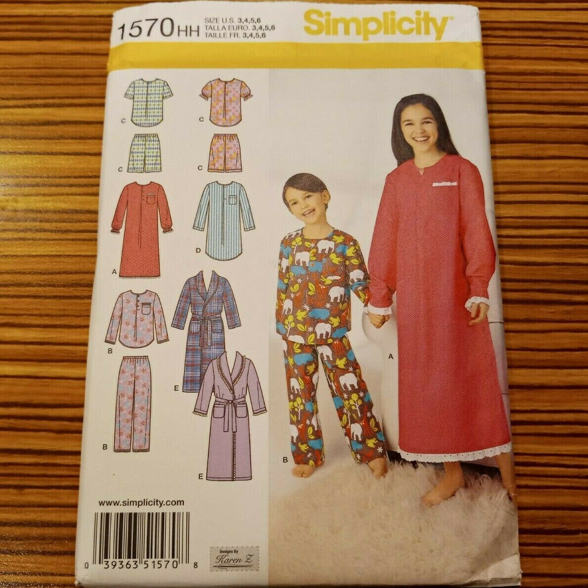 1570 SIMPLICITY sewing pattern Boys GIrls Nightgown Pajamas Robe Sz 3-6 Uncut
