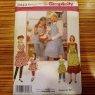 Simplicity 3949 Sewing Pattern Mother Daughter Matching Aprons Child Adult S M L