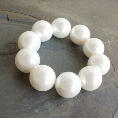 giant pearl bracelet