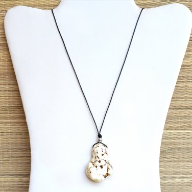 Natural Off-White Howlite Stone Pendant Leather Necklace (VI)