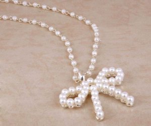 Pearl Bow Necklace