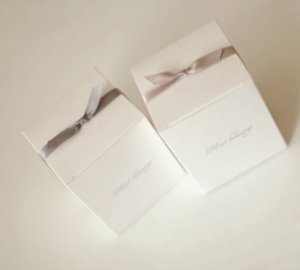 2 pcs of Elegant Natural White Gift Box with Shiny Little Bow