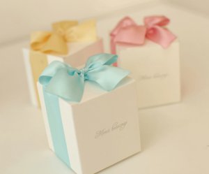 2 pcs of Elegant Natural White Gift Box with Shiny Large Bow