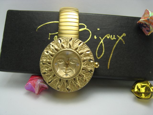 Exquisite Gold Lady Sun Design Quartz