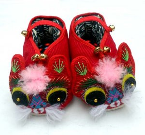 Chinese Pure Manual Embroidery Tiger Padded Boots with thick cotton bottom