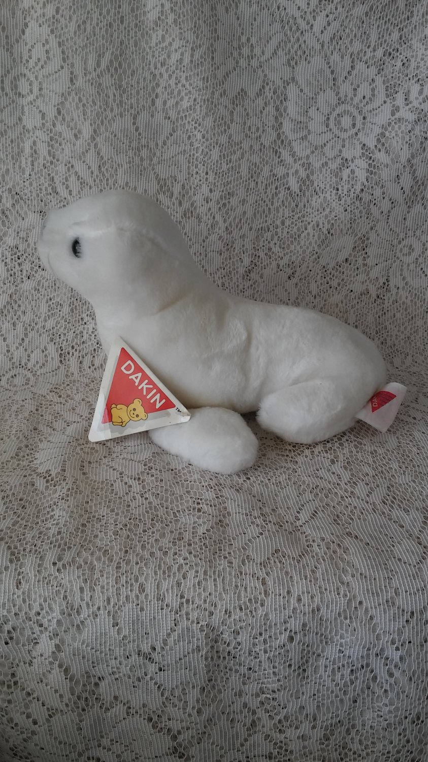 1976 White Dakin Finnegan seal plush