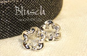 B030517 Silver flower charm earrings