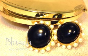 B030523 Pearl black button stud earrings