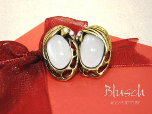 B030526 Retro style zinc white pearl bronze stud