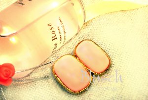 B030528 Pink round square stud earrings