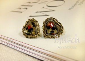 B030549 Retro style heart shape stud earrings
