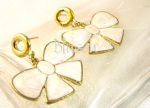 B030553 White ribbon earrings