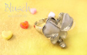 B030542 Butterfly with Cystral Drop Ring