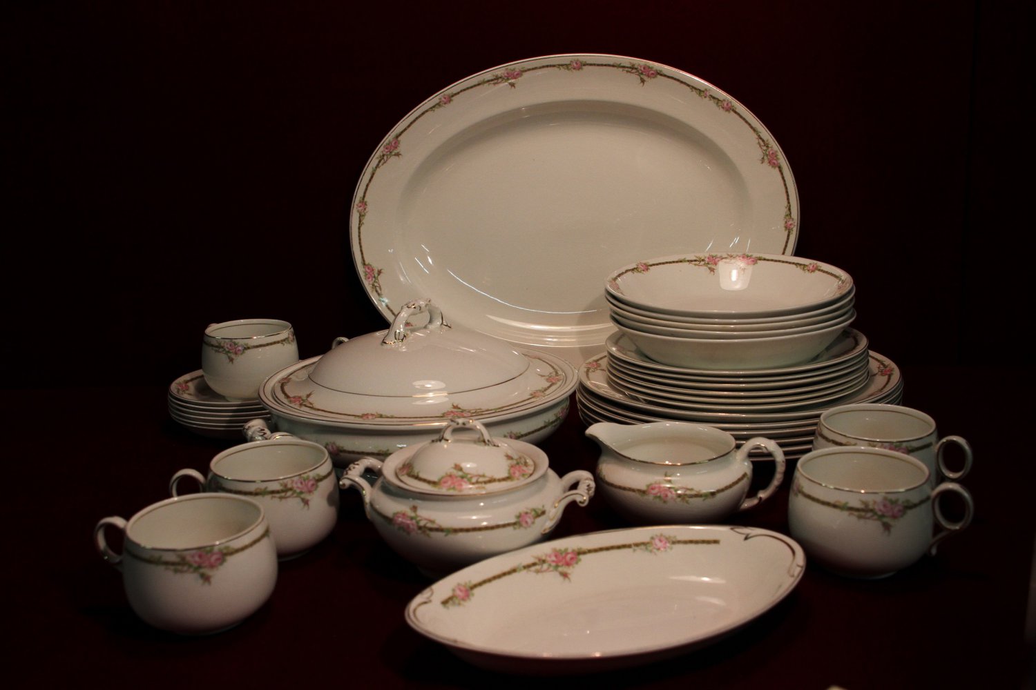 off market Johnson Brothers China Set 36 pieces