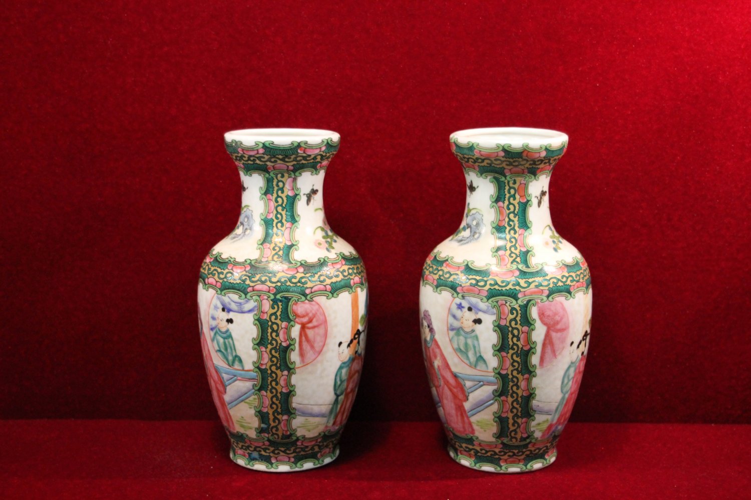 Antique Asian Motif Vases Da Qing Qianlong Nian Zhi