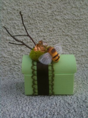 Green Treasure box with Bee