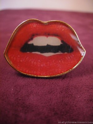 Sexy Vintage Red Lips Ring