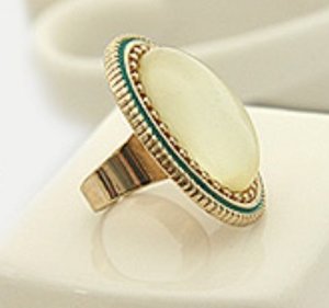 Elegant Vintage Inspired White Oval Ring