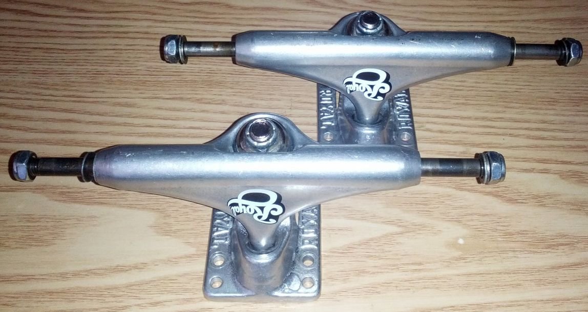 Trucks Royal Pour Skateboard, Standard, Largeur 5.25, Couleur Silver, Neuf
