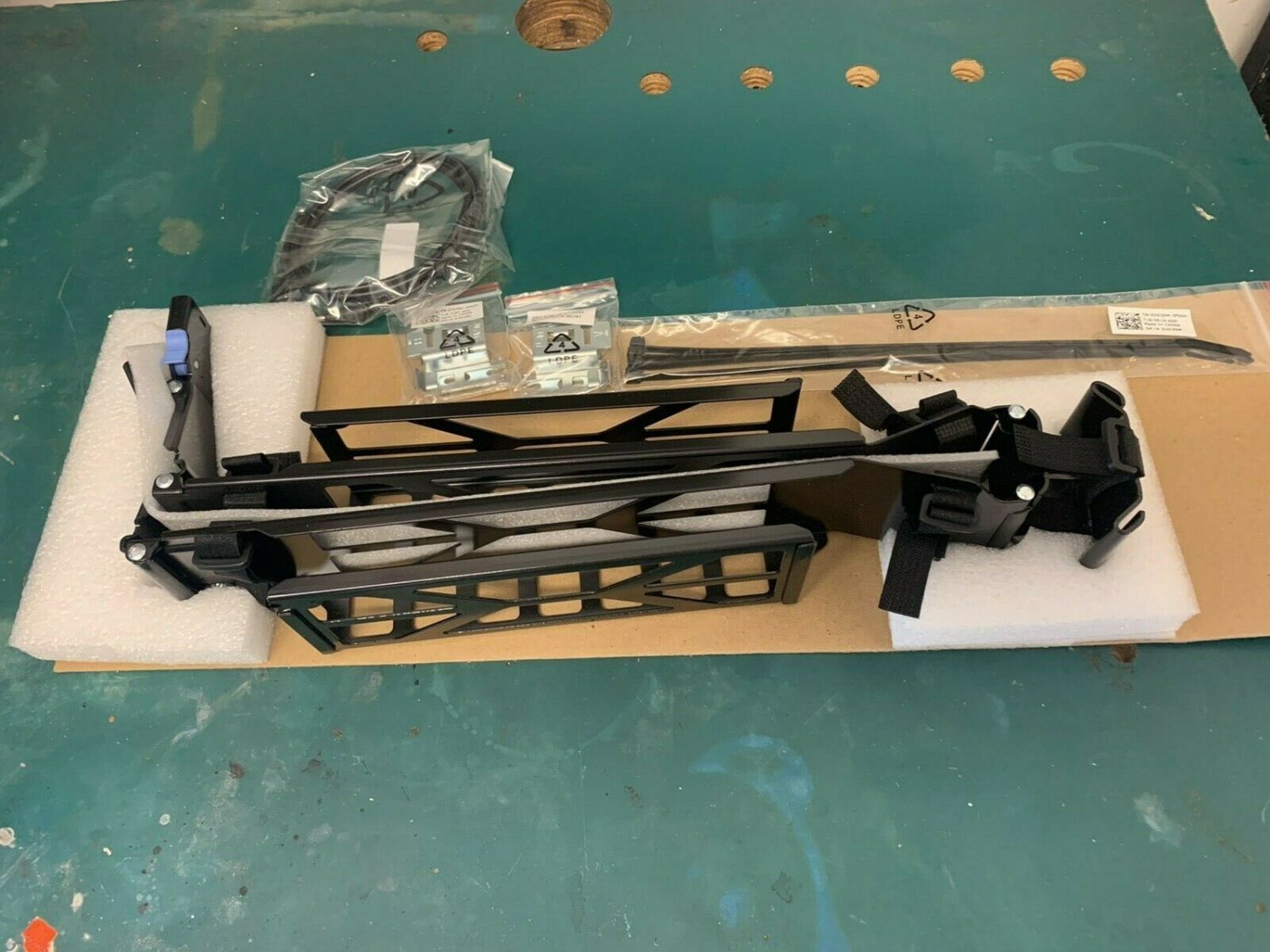 Dell 2U Cable Management Arm Kit 0YF1JW (1)