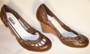 wedge round toe heels brown size 8.5