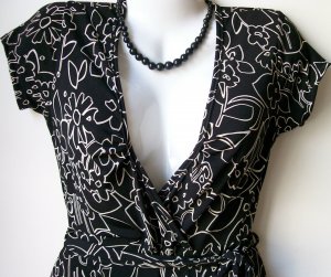 OutFitKit graphic flower print wrap dress black white size medium with accessories