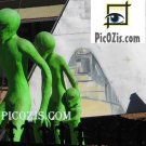 VAB004201109 - UFO Centre Australia - 15x20cm (6x8")