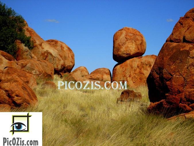 VLA010201109 - Devils Marbles 15x20cm (6x8")