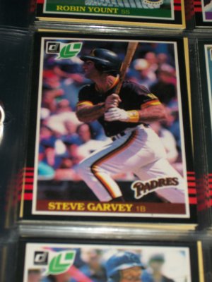 Steve Garvey 85 leaf baseball card