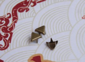 100 5mm Antique Brass Triangle Studs DIY Studs Metal Studs Craft Studs Spike &iuml;&frac14;�BT05&iuml;&frac14;�