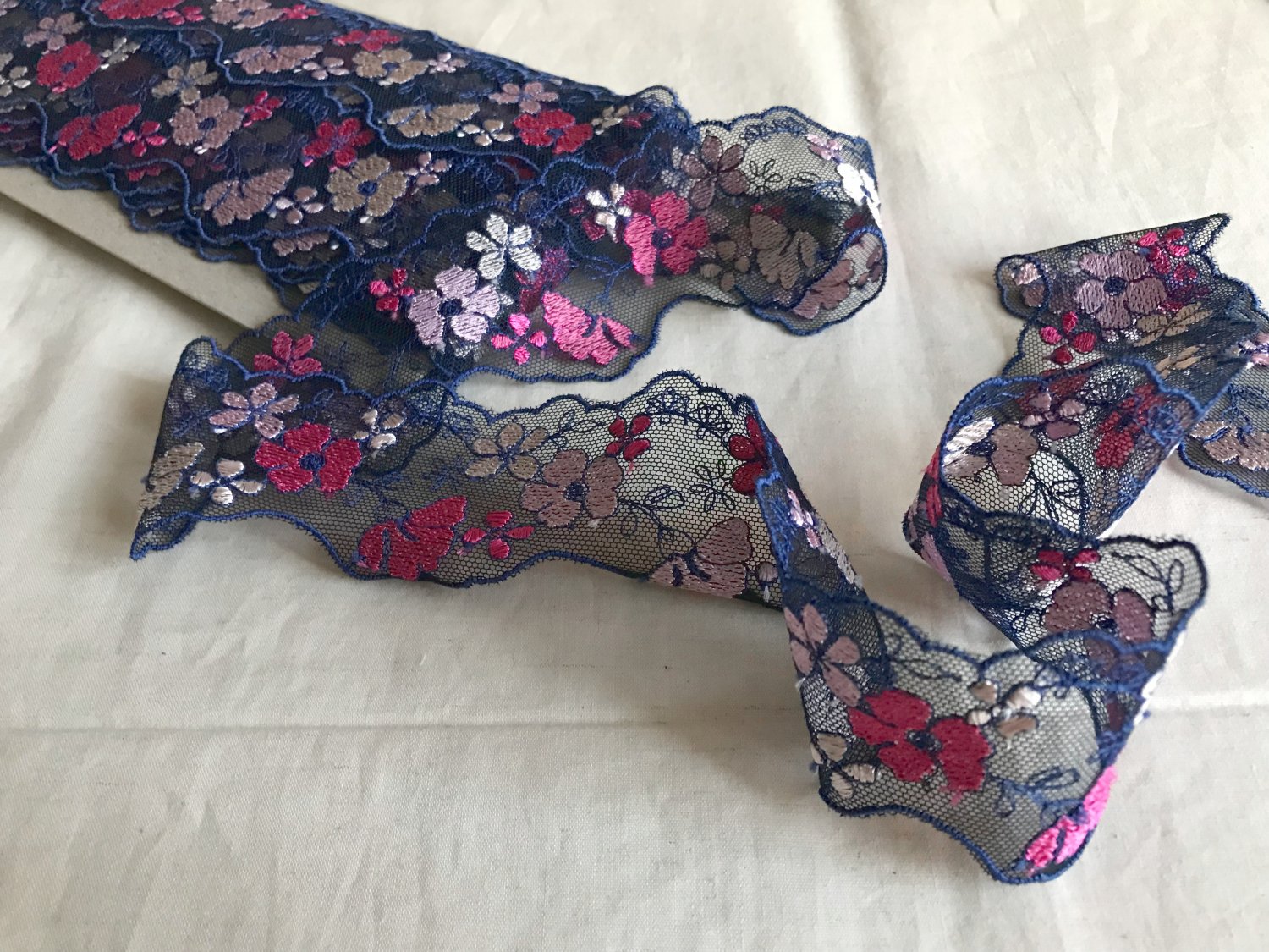 2&acirc;�� x 1 yd Floral Embroidery Lace Trim