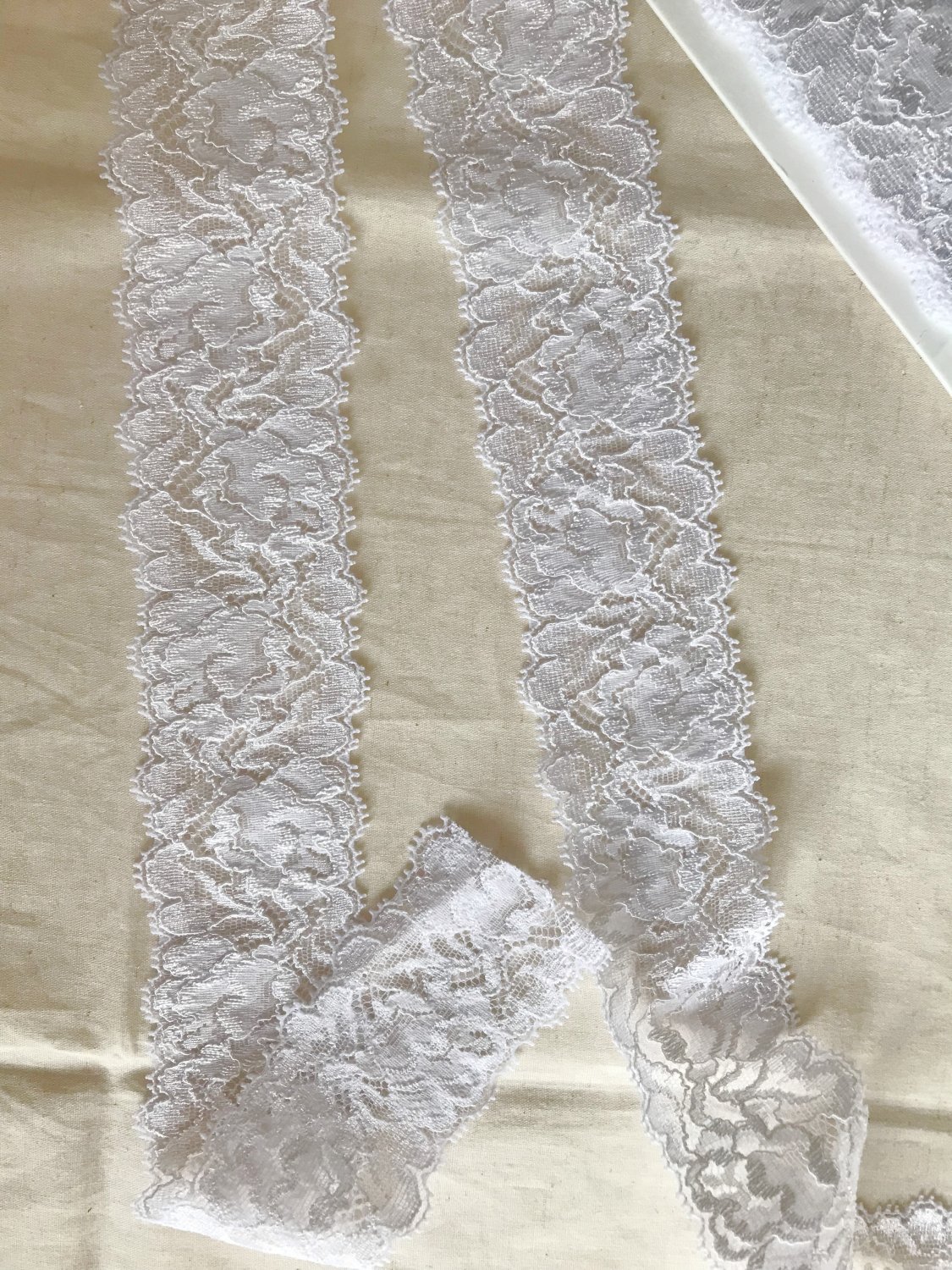 1.97&acirc;�� x 1 yd Floral Embroidered Lace Trim Stretch White