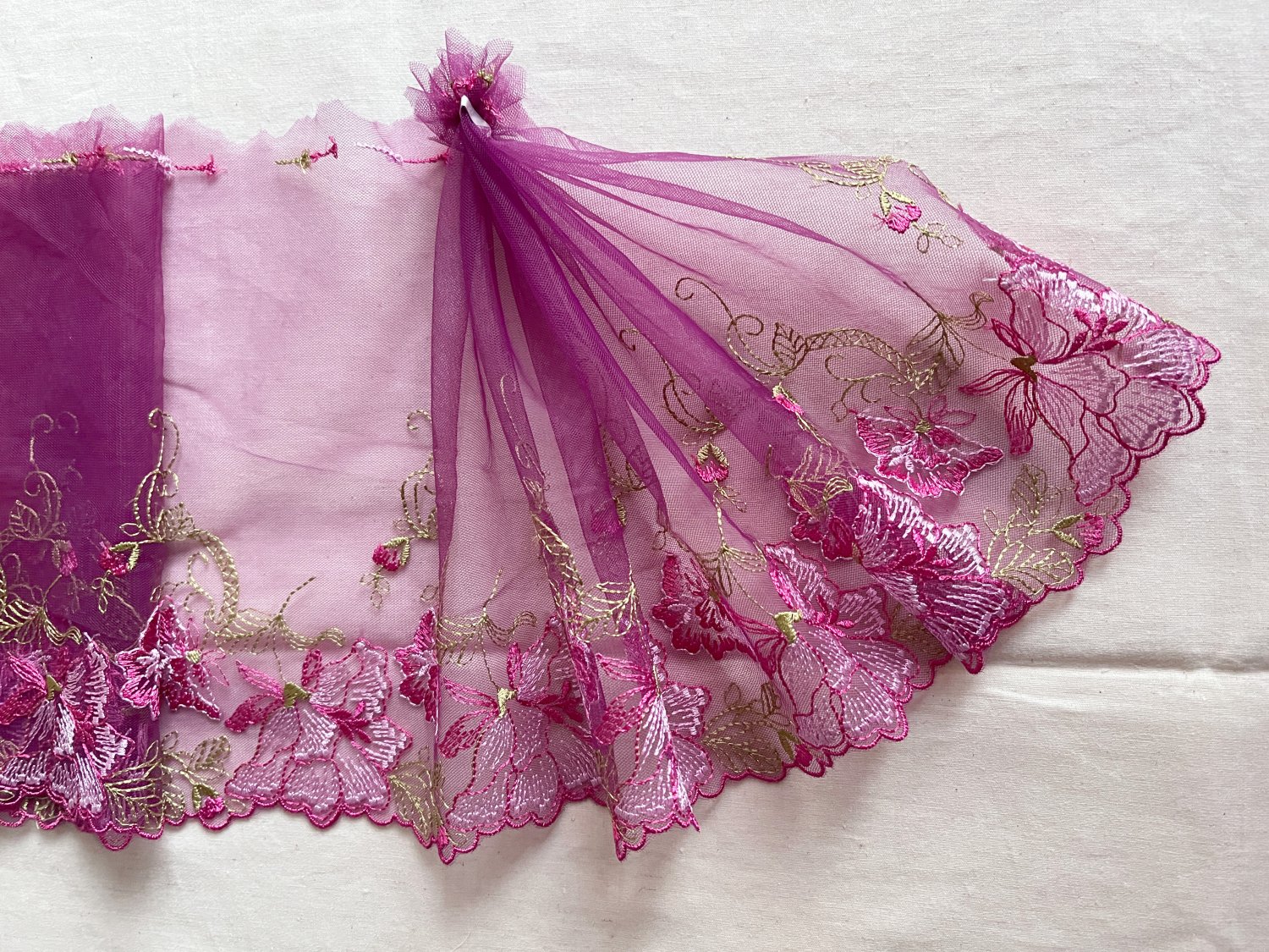 7.36&acirc;�� x 1.1 yds Floral Embroidered Lace Trim Deep Magenta