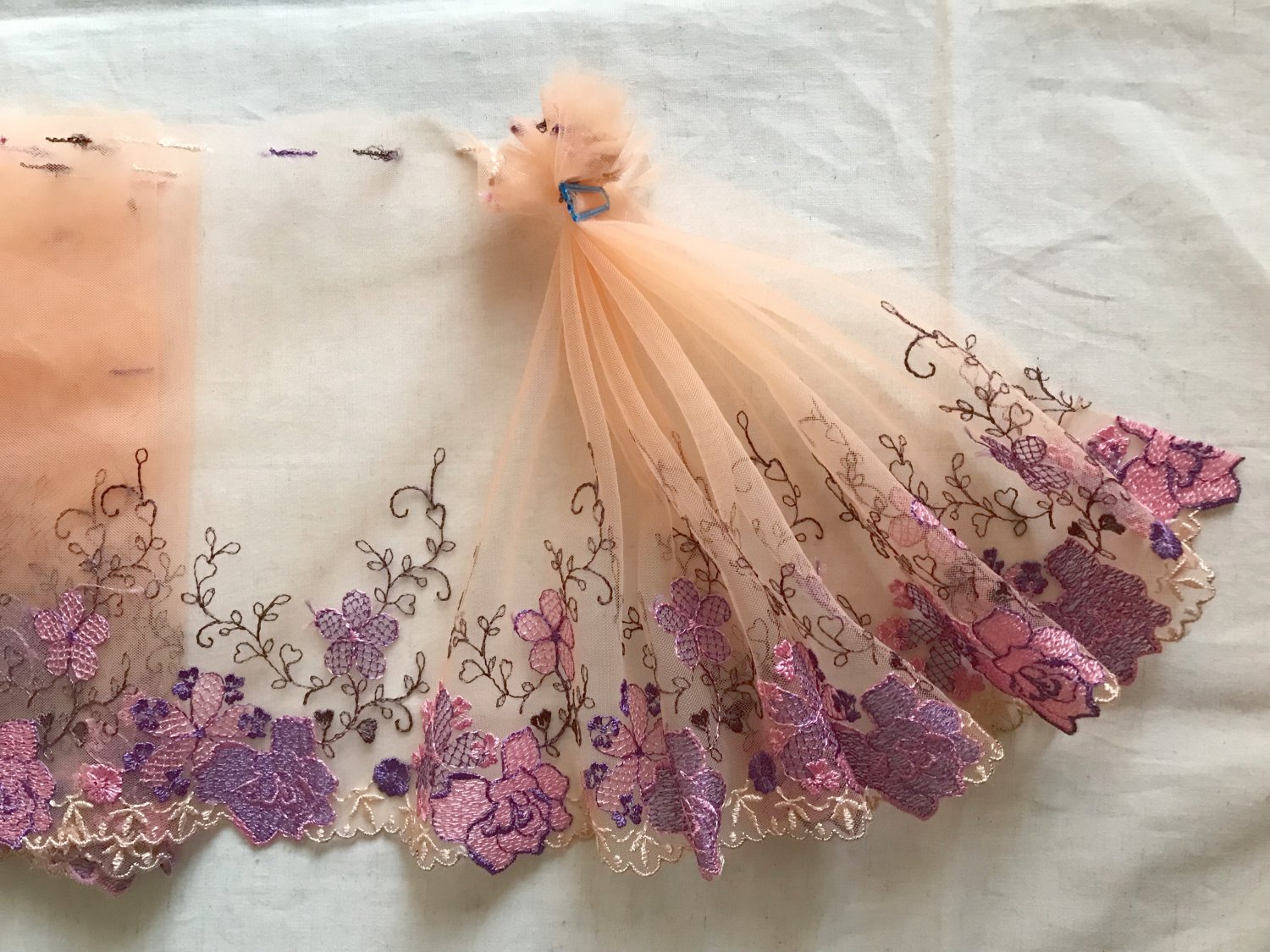 7.6&acirc;�� x 2.28 yds Floral Embroidered Lace Trim