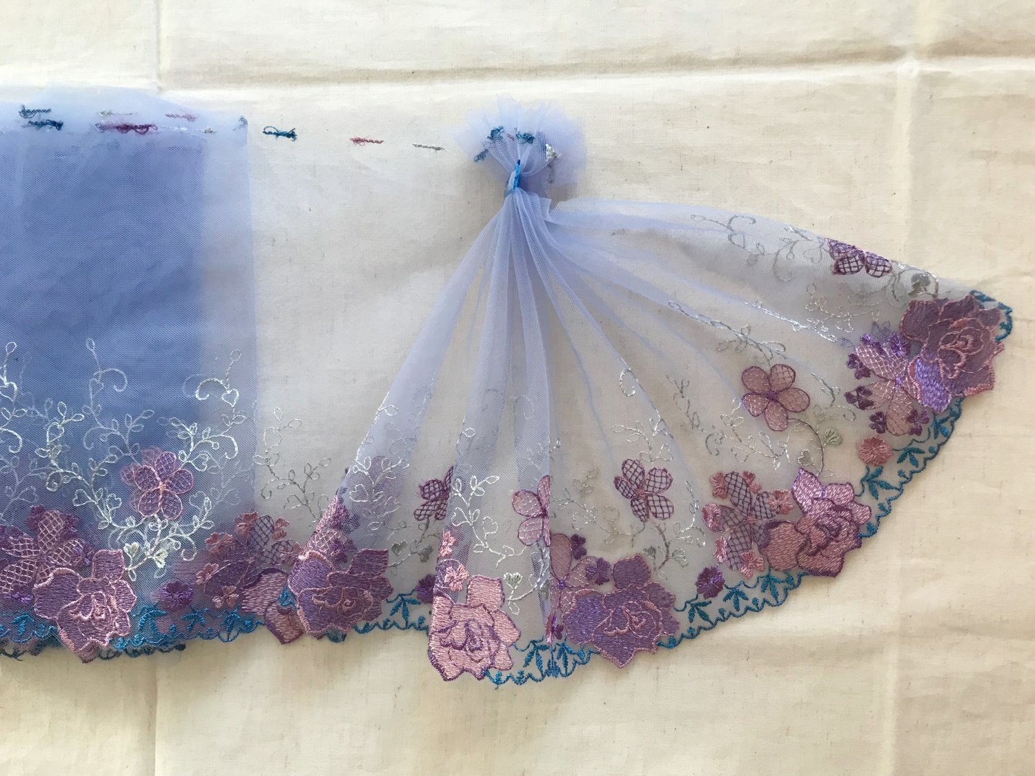 7.17&acirc;�� x 1.56 yds Floral Embroidered Lace Trim Blue