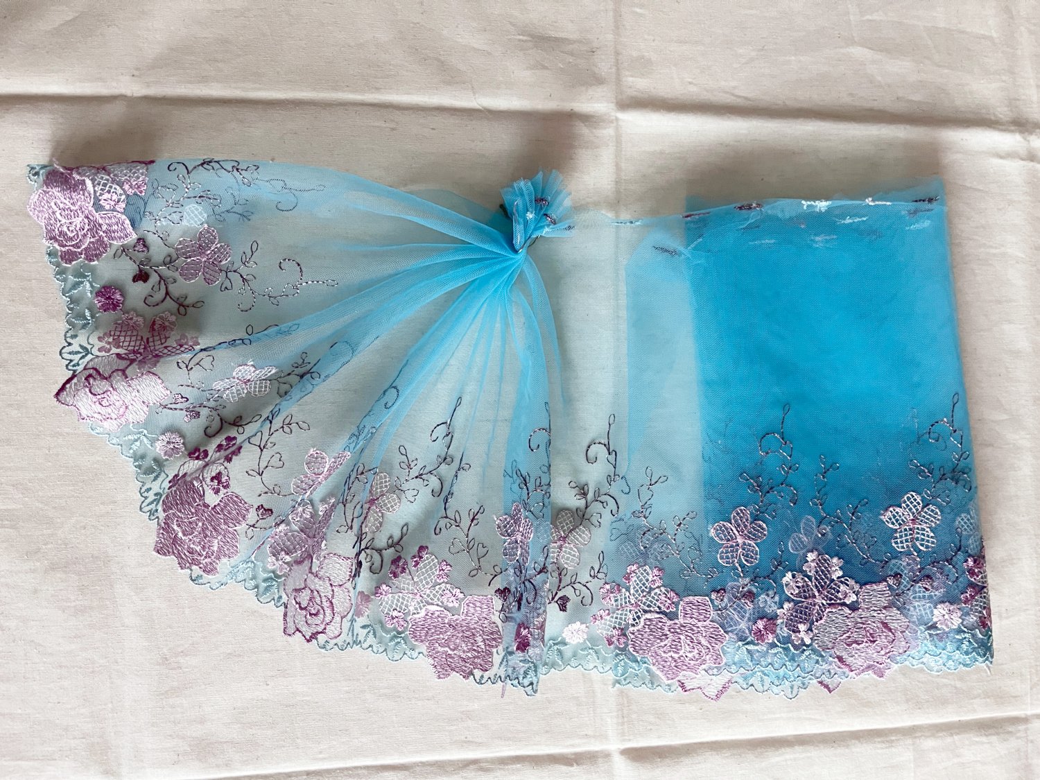 7.32&acirc;�� x 1.65 yds Floral Embroidered Lace Trim Green