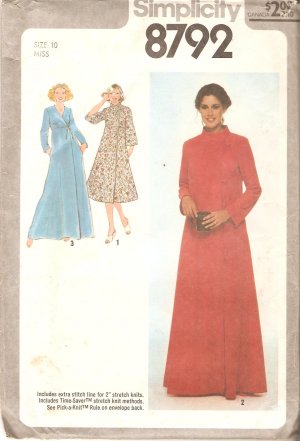 Simplicity 8792 (1978) Front-Wrap Robe "V" Neck Round Collar Pockets Pattern Size 10  Uncut