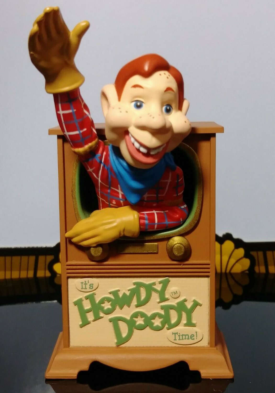Hallmark Keepsake Tree Ornament Howdy Doody 50th Anniversary 1947-1997 TV Set
