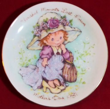 AVON 1981 - Mother's Day Plate - Cherished Moments