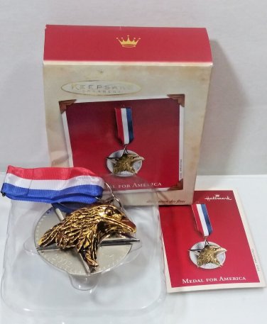 2002 Hallmark Keepsake Ornament Medal For America Eagle on Star in Orig Box Card