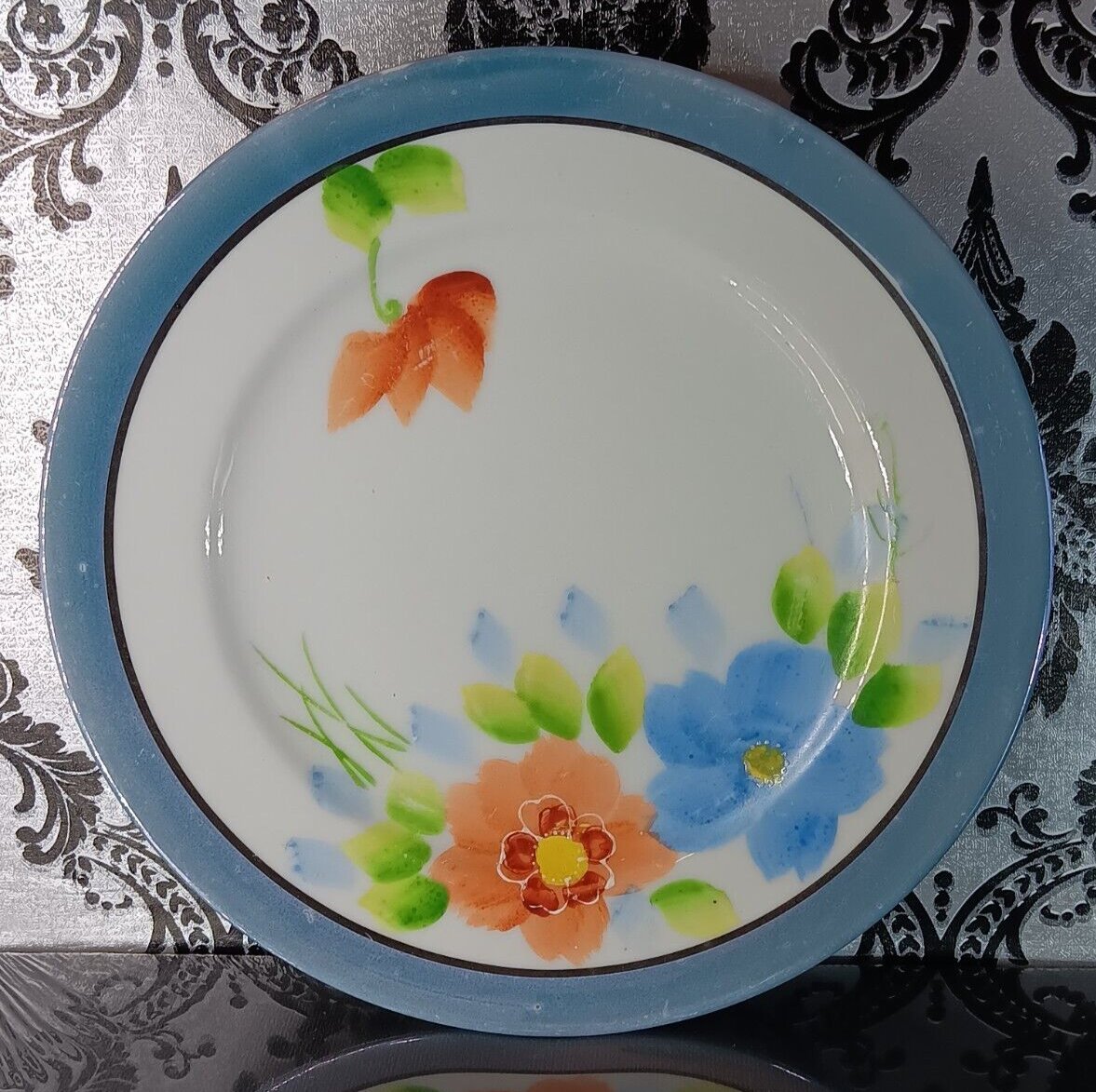 Pretty flowered plate no maker marks 7 1/2" Dia Made in Japan plates unknown